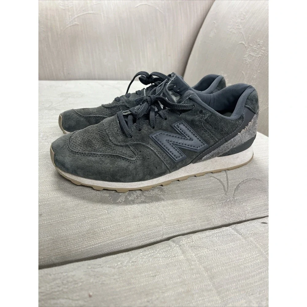 New Balance NB 696 Suede Gray Women's Sz US 7.5 B Athletic Running Shoes - Picture 1 of 16